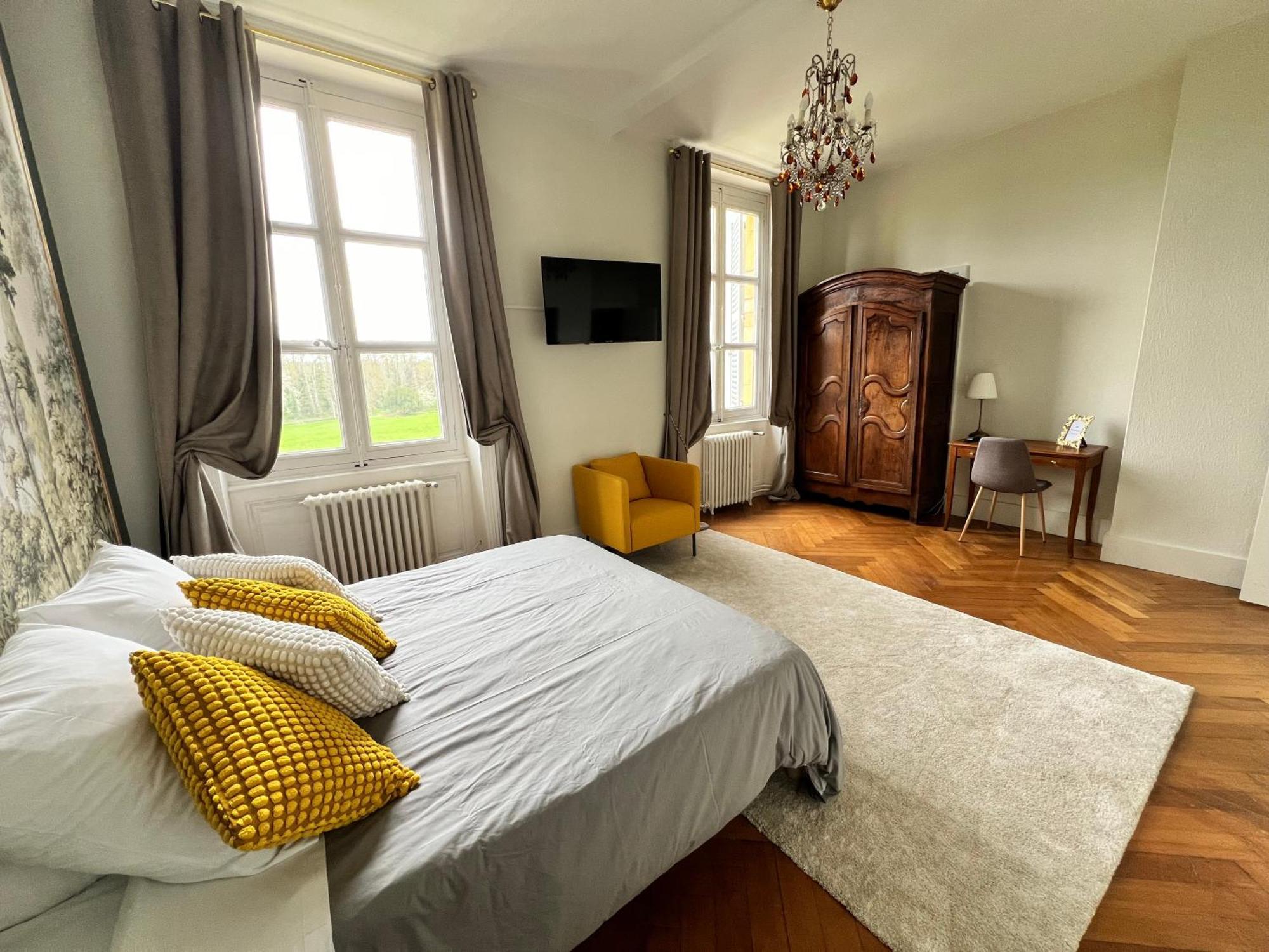 Alojamento de Acomodação e Pequeno-almoço Château De Matel 4*