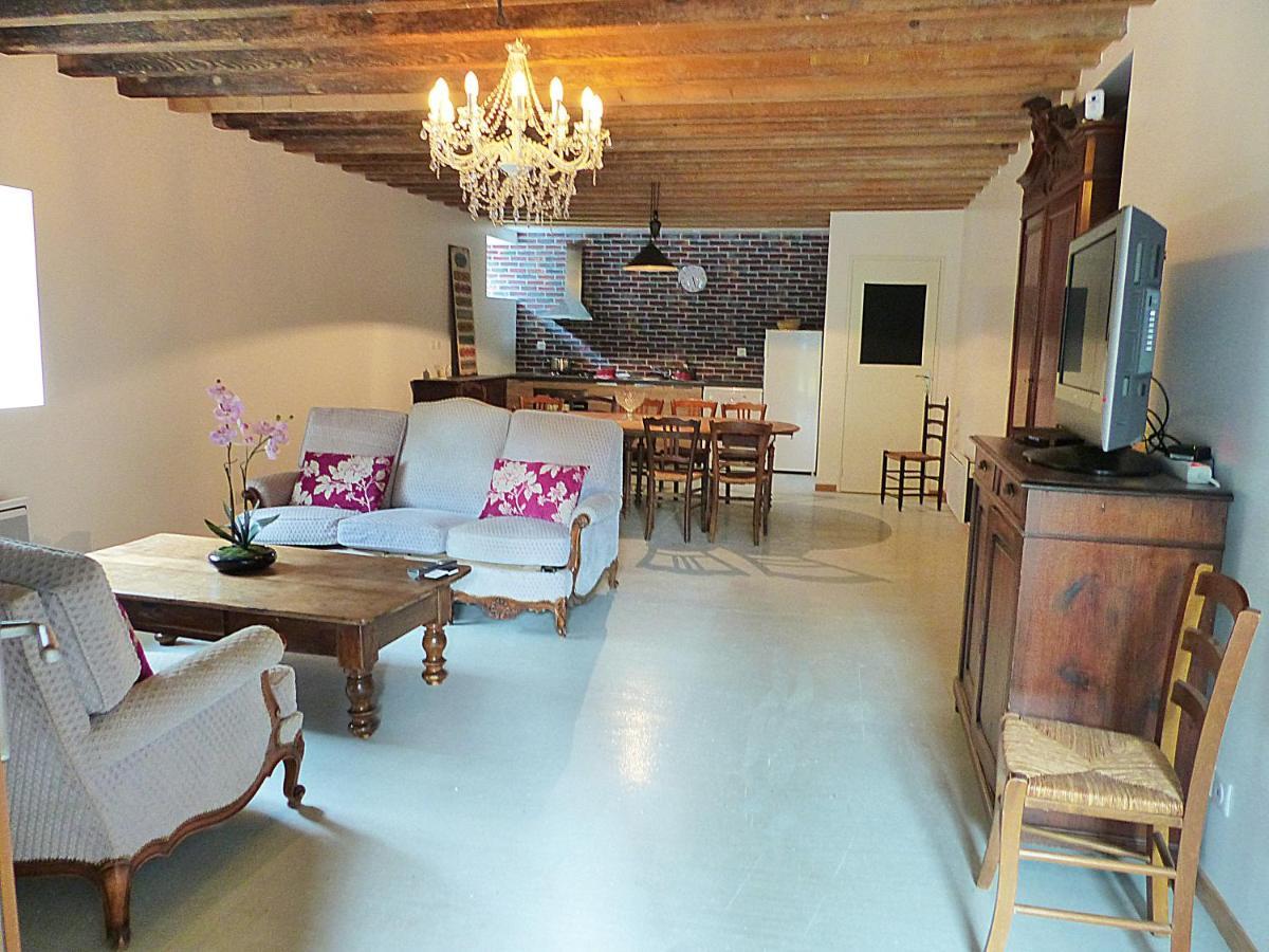 Alojamento de Acomodação e Pequeno-almoço Château De Matel 4*